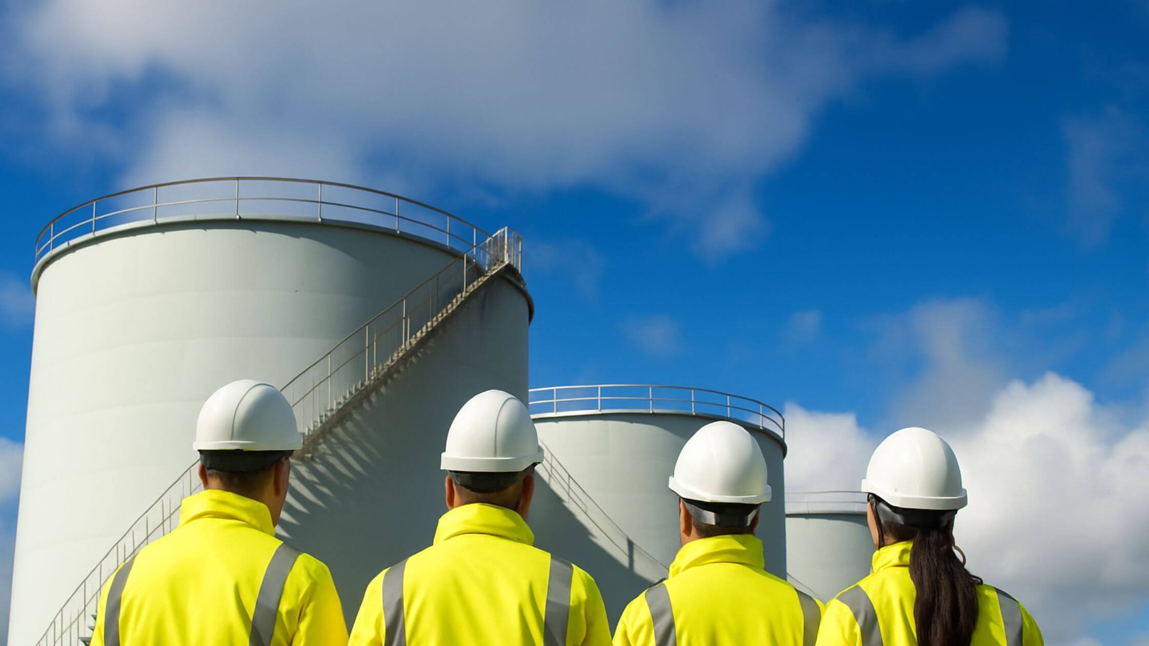 Asiantunteva henkilöstö ja 24/7-projektimalli tuottavat tehokkaimmat ratkaisut kemianteollisuuden säiliöprojekteihin